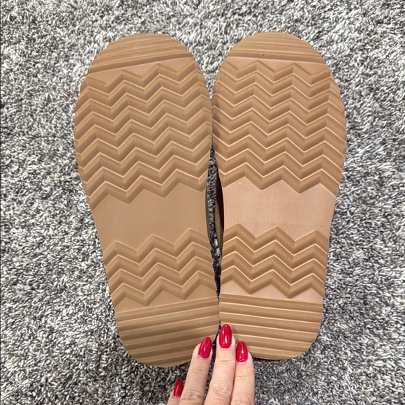 Steve Madden Brown Slippers with Moccasin Stitching - Picture 3 of 5